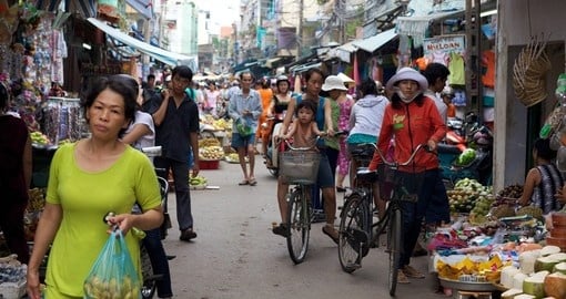 A crowded marketplace of shoppers and street vendors