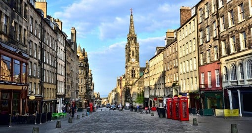 A highlight of your Scotland Vacation package is a stroll along the Royal Mile