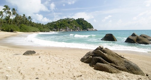 A typical beach on Koh Pha Ngan island and therefore a great choice for a Thailand vacation.