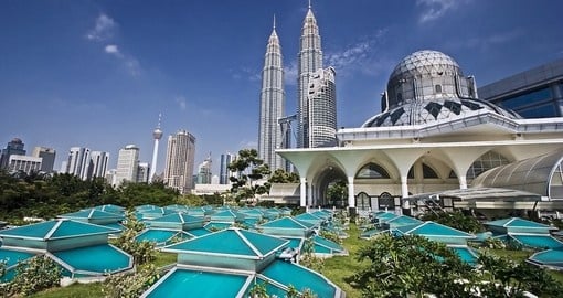 Petronas Twin Towers are one of the most popular sites that we include on our Malayasia tours.
