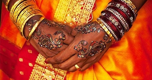 A wedding pattern on the hands of a Colombo bride