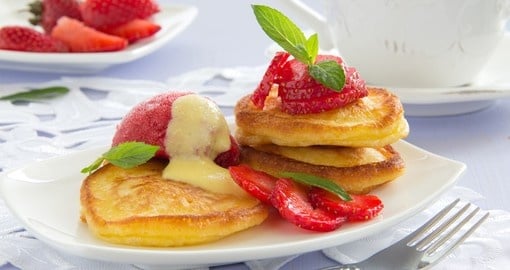 Pancakes with strawberries, strawberry sorbet and vanilla sauce