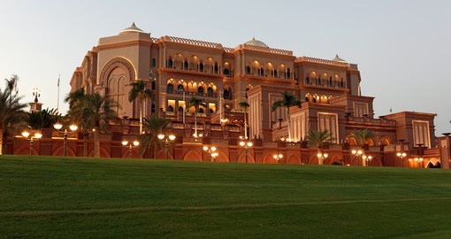 Explore Emirates Palace in Abu Dhabi