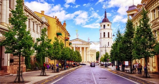 Explore the Cathedral Square, Vilnius on your European Tour