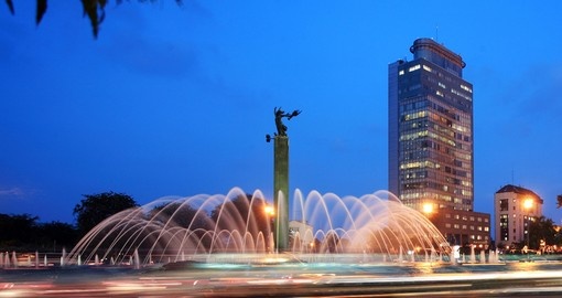 A water fountain circle roundabout in the city