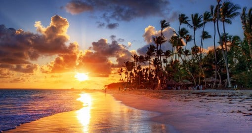 Enjoy the breathtaking sunset on the island of Moorea