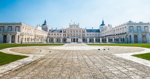 Royal Palace of Aranjuez is a great photo opportunity while on all Spain holidays.