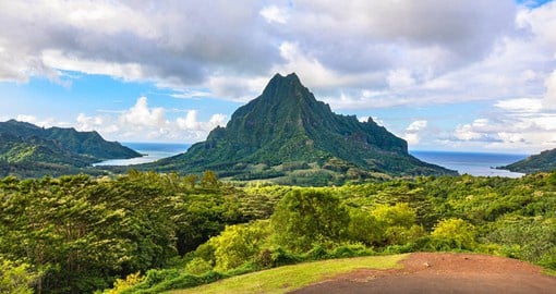 Experience one of the Windward Islands, Moorea