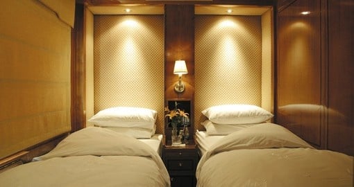 Deluxe twin suite by night