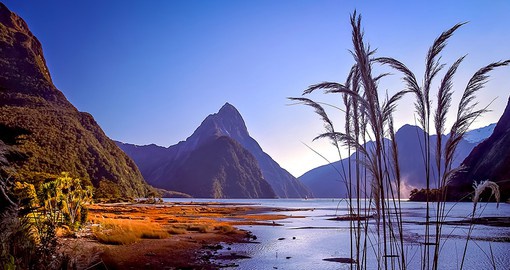 Described by Rudyard Kipling as the 'eighth wonder of the world', Milford Sound is the centre of Fiordland National Park