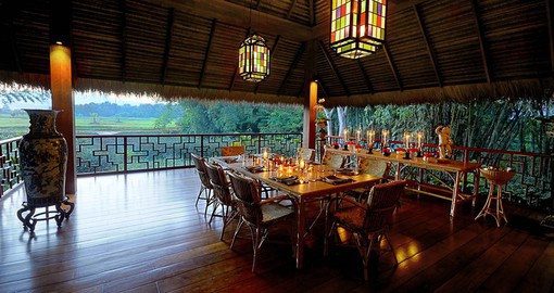 Enjoy a scrumptious evening meal with a scenic view at Pa Sak Tong
