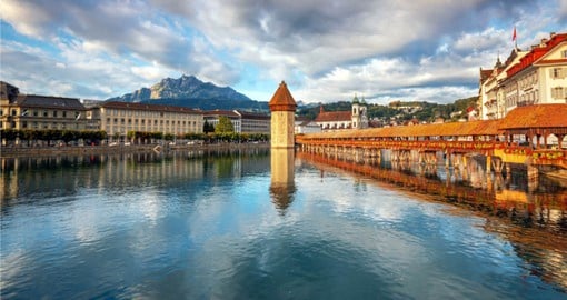 Complete with gable paintings, the covered, medieval Chapel Bridge forms the centrepiece of Lucerne’s townscape