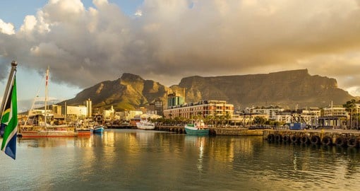 A singularly beautiful city, Cape Town is crowned by Table Mountain