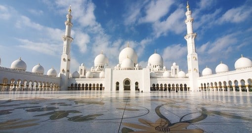 Admire the Grand Mosque Sheikh Zayed, one of the largest mosques in the world
