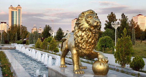 Take a stroll through Inspiration Park in Ashgabat, a space dedicated to famous Turkmen over the centuries