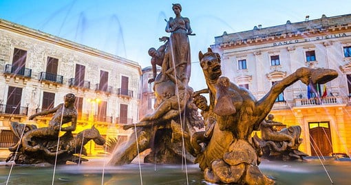 The Fountain of Diana sits at the centre of Siracusa’s Piazza Archimede