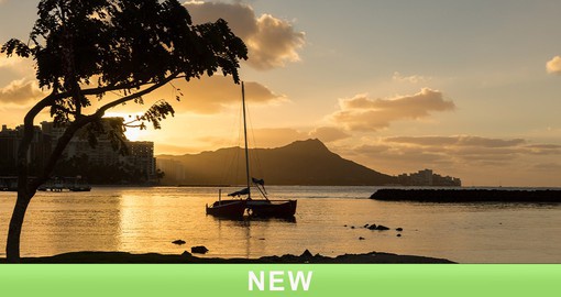 Admire the sensational sunset of Honolulu with the Diamond Head crater standing silently in the background
