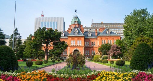 Built in 1888 in the American neo-baroque style, the former Hokkaido government office hosts historic exhibitions