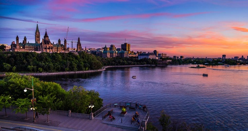 Admire the stunning sunsets surrounding Ottawa's Parliament Hill