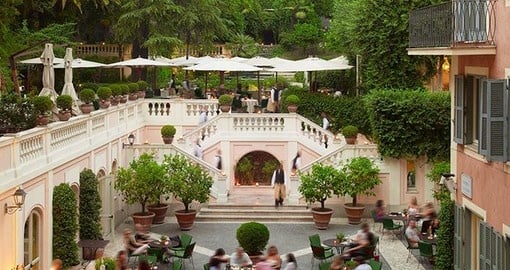 The stately Hotel de Russie is the perfect base for your trip to Itaylu