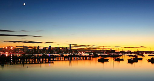 Enjoy the breathtaking skyline of Melbourne, the sporting capital of Australia