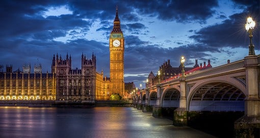 Walk along the powerful Thames to admire the The Palace of Westminster