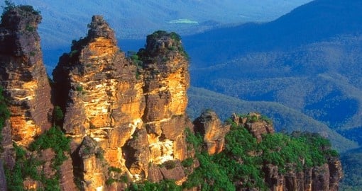 Take a new experience by viewing The Three Sisters, a towering sandstone formation and sacred aboriginal site, at Blue Mountains National Park on your vocations