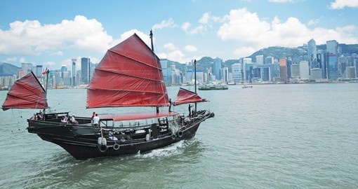 Junk boat with tourists on Victoria Harbour