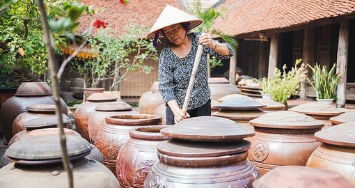 Creating traditional Vietnamese soya sauce