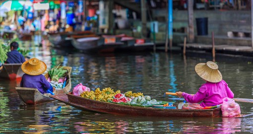 Damnoen Saduak is Bangkok's "official" floating market