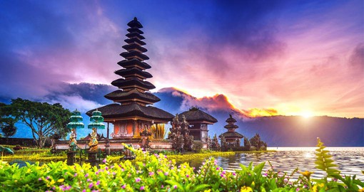 Incluse a visit the majestic Ulun Danu Temple on your Bali trip