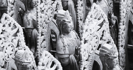 Statues at Chua Linh Phuoc Pagoda