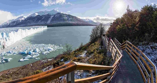 Catwalks with a view to the glacier