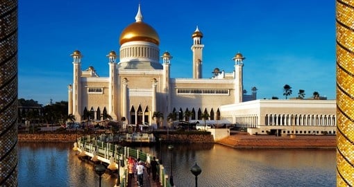 Sultan Omar Ali Saifuddien mosque is a great photo opportunity on your Brunei vacation.