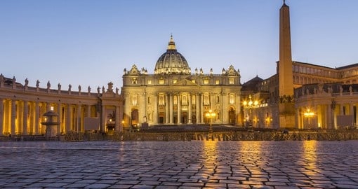 Explore and enjoy the beauty of the St Peter's Basilica on your next Italy vacations.