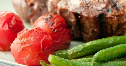 Roasted lamb chops with grilled tomato and green beans