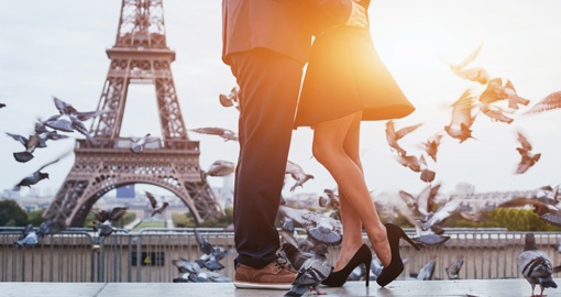 In Paris, a romantic kiss