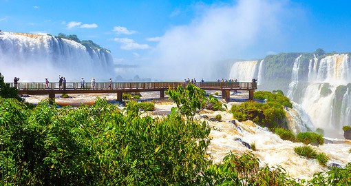 Composed of 275 individual cascades, Iguaçu is one of the largest and most famous waterfalls in the world
