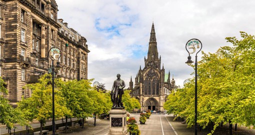 The Hop On Hop Off Tour is the prefect start to your trip to Scotland