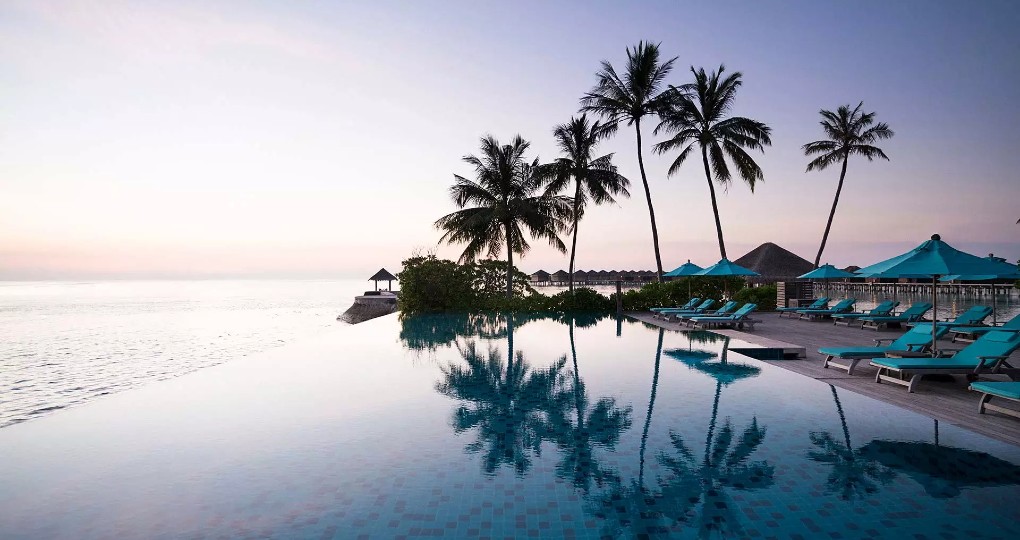 Maldives infinity pool