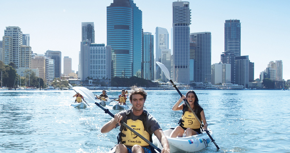 Couple kayaking on Brisbane River